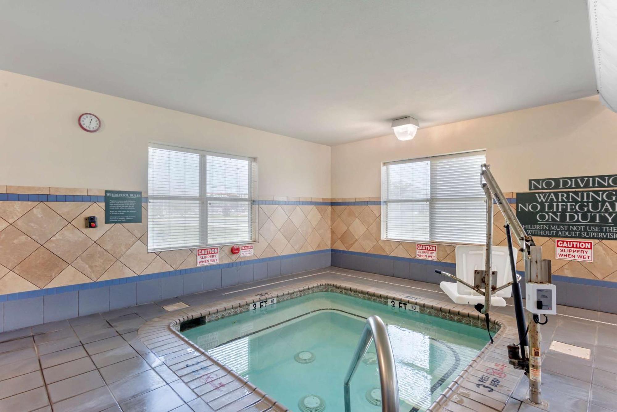 Comfort Inn & Suites Dover Bagian luar foto